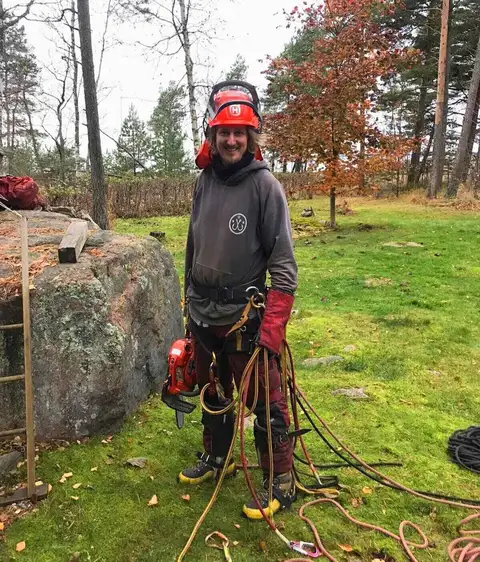 Ville Kulmala - Ammattitaitoinen arboristi ja puunkaatopalvelun yrittäjä Helsingissä
